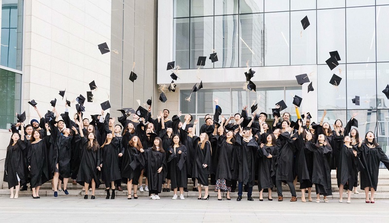 腾讯投资管理合伙人:趁年轻,去冒险,去失败 1 mms graduation main 800