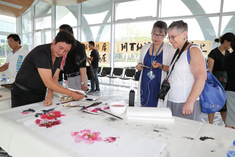 书画名家走进昆山杜克 妙笔丹青吸引中外师生 1 UL6A4678