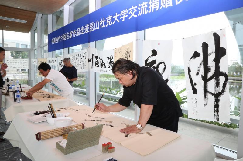 书画名家走进昆山杜克 妙笔丹青吸引中外师生 3 UL6A4668