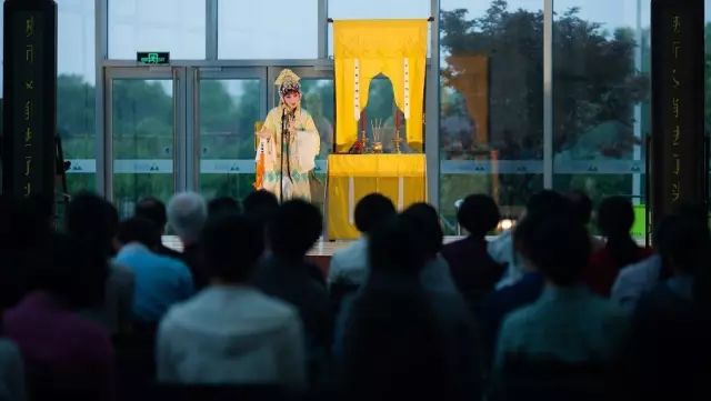 昆曲艺术家献艺昆山杜克 经典折子戏打动中外观众 2 2016 06 07 3