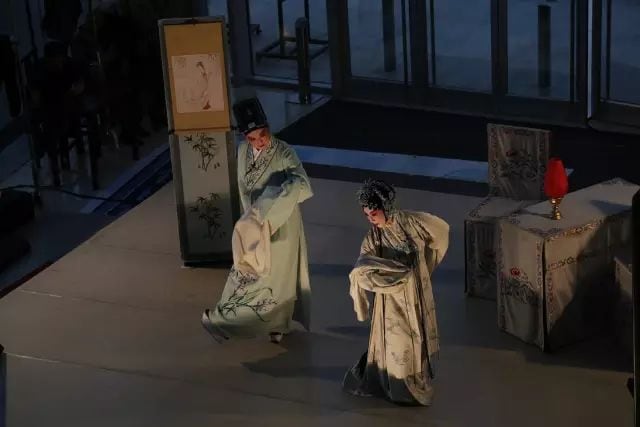 昆曲艺术家献艺昆山杜克 经典折子戏打动中外观众 4 2016 06 07 5