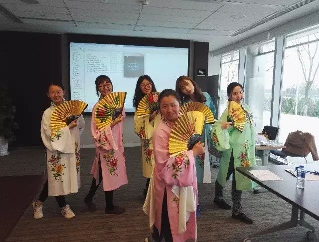 昆曲艺术家献艺昆山杜克 经典折子戏打动中外观众 7 2016 06 07 8