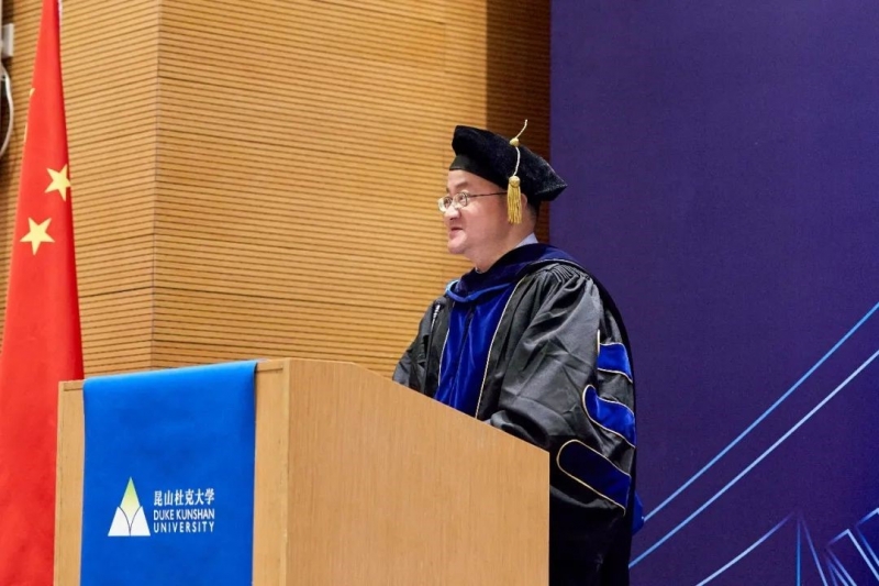 2021级研究生开学典礼顺利举行 2 研究生院院长李昕博士主持典礼