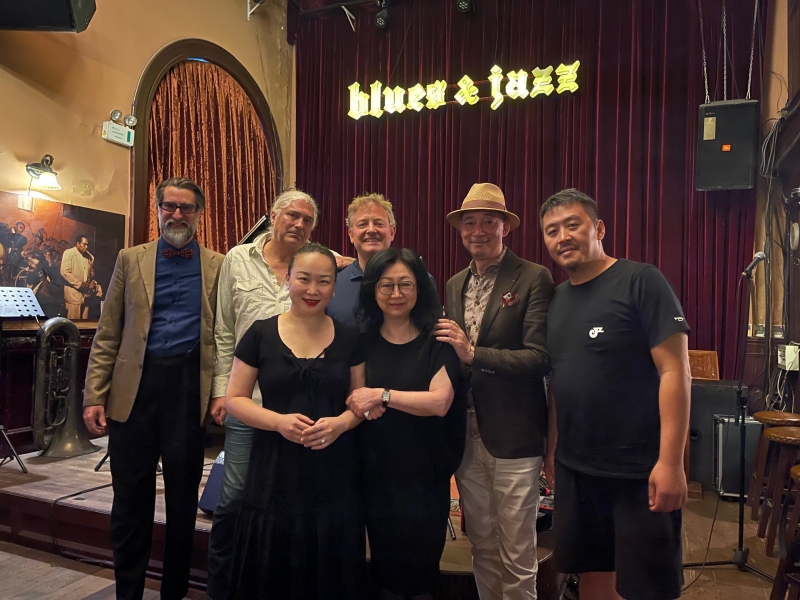 andrew fieldzhi dao de ji lu pian shang hai jue shi yi bai nian 9yue zai hu shou ying